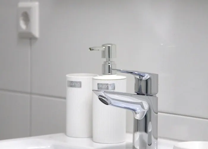 Smart 1 ホテル 3*